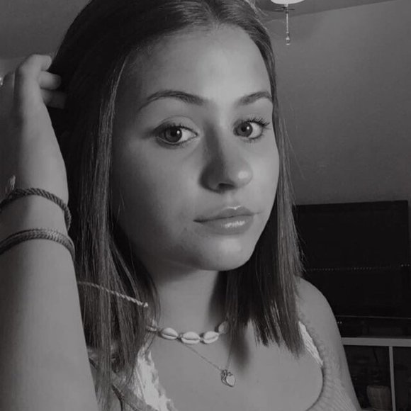 Meet your Posher, Hannah - Picture 1 of 1